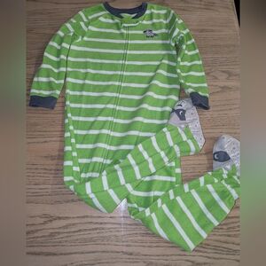 💥5/20$ Carter's Green and White Striped Footie